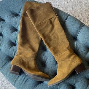 Tommy Hilfiger. Excellent condition. Suede Knee-High Boots.